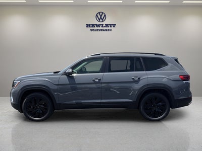 2026 Volkswagen Atlas 2.0T SE w/Technology with Captain's Chairs and Panoramic Sunroof Package