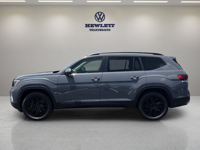 2026 Volkswagen Atlas 2.0T SE w/Technology with Captain's Chairs and Panoramic Sunroof Package
