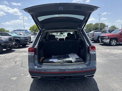 2026 Volkswagen Atlas 2.0T SE w/Technology with Captain's Chairs and Panoramic Sunroof Package