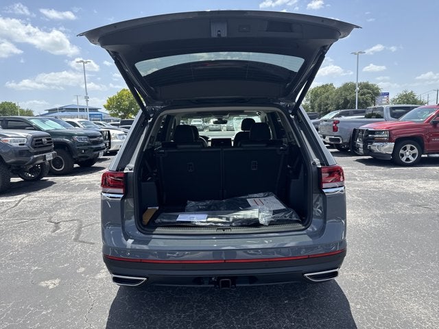 2026 Volkswagen Atlas 2.0T SE w/Technology with Captain's Chairs and Panoramic Sunroof Package