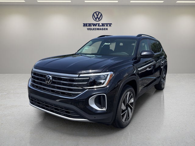 2026 Volkswagen Atlas 2.0T SE w/Technology and Panoramic Sunroof Package