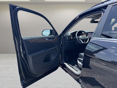 2026 Volkswagen Atlas 2.0T SE w/Technology and Panoramic Sunroof Package