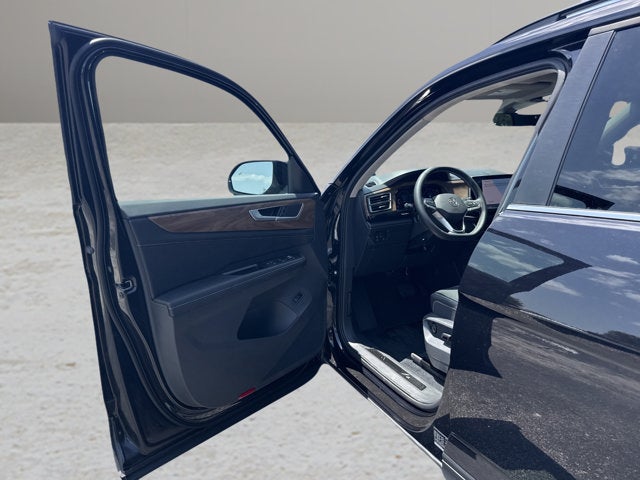 2026 Volkswagen Atlas 2.0T SE w/Technology and Panoramic Sunroof Package