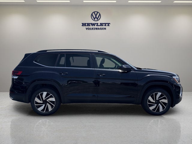 2026 Volkswagen Atlas 2.0T SE w/Technology and Panoramic Sunroof Package