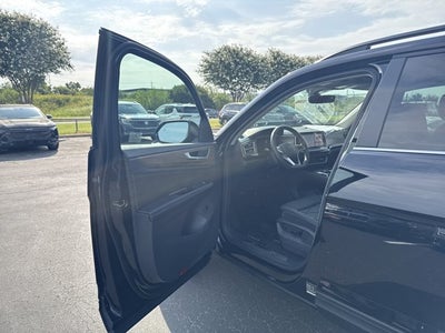 2026 Volkswagen Atlas 2.0T SE w/Technology and Panoramic Sunroof Package