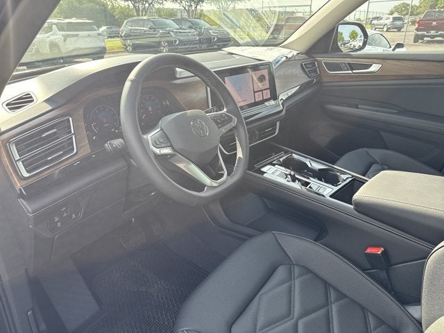 2026 Volkswagen Atlas 2.0T SE w/Technology and Panoramic Sunroof Package