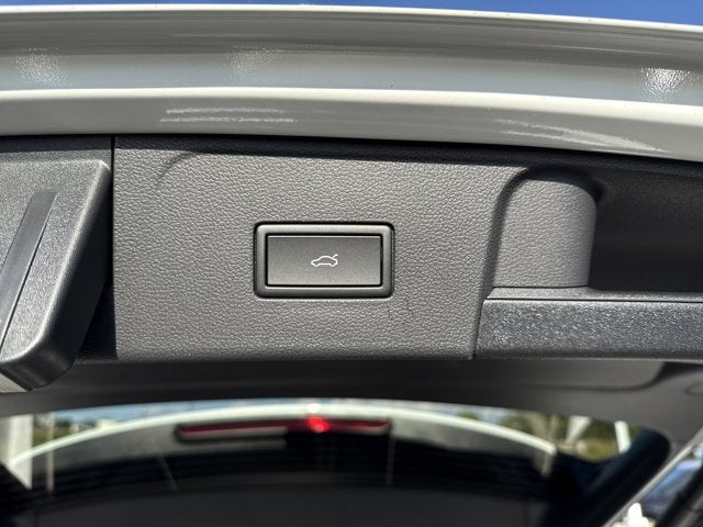 2026 Volkswagen Atlas 2.0T SE w/Technology with Captain's Chairs and Panoramic Sunroof Package