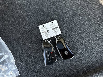 2026 Volkswagen Atlas 2.0T SE w/Technology with Captain's Chairs and Panoramic Sunroof Package