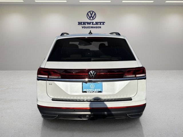 2026 Volkswagen Atlas 2.0T SE w/Technology with Captain's Chairs and Panoramic Sunroof Package