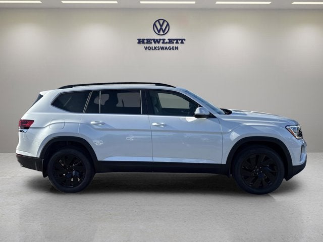 2026 Volkswagen Atlas 2.0T SE w/Technology with Captain's Chairs and Panoramic Sunroof Package