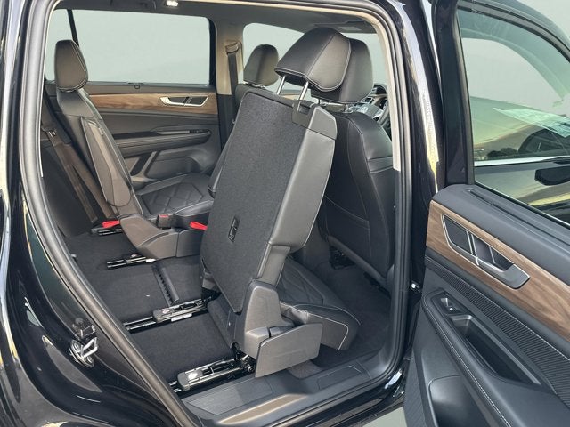 2026 Volkswagen Atlas 2.0T SE w/Technology with Captain's Chairs and Panoramic Sunroof Package
