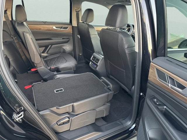 2026 Volkswagen Atlas 2.0T SE w/Technology with Captain's Chairs and Panoramic Sunroof Package