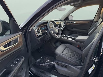 2026 Volkswagen Atlas 2.0T SE w/Technology with Captain's Chairs and Panoramic Sunroof Package