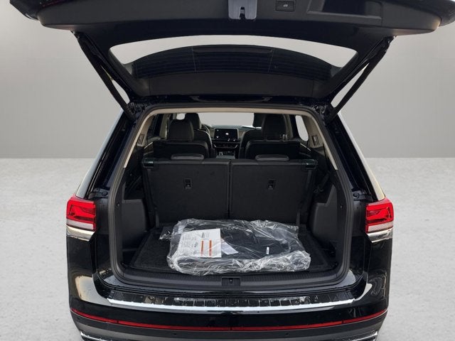 2026 Volkswagen Atlas 2.0T SE w/Technology with Captain's Chairs and Panoramic Sunroof Package