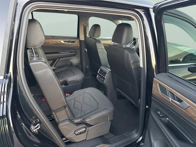 2026 Volkswagen Atlas 2.0T SE w/Technology with Captain's Chairs and Panoramic Sunroof Package