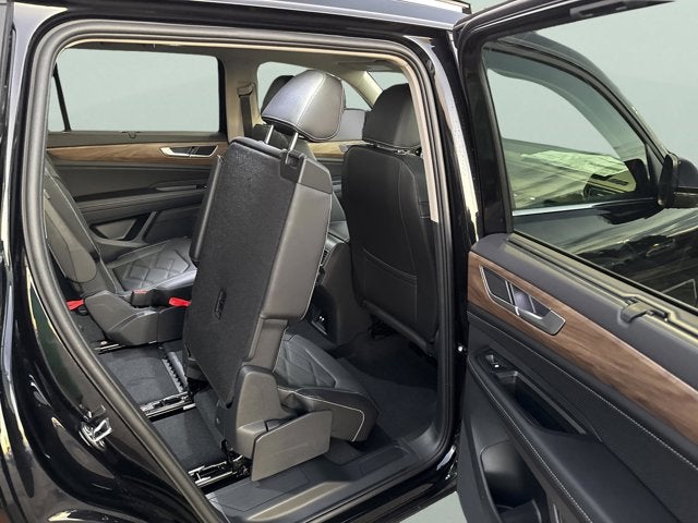 2026 Volkswagen Atlas 2.0T SE w/Technology with Captain's Chairs and Panoramic Sunroof Package