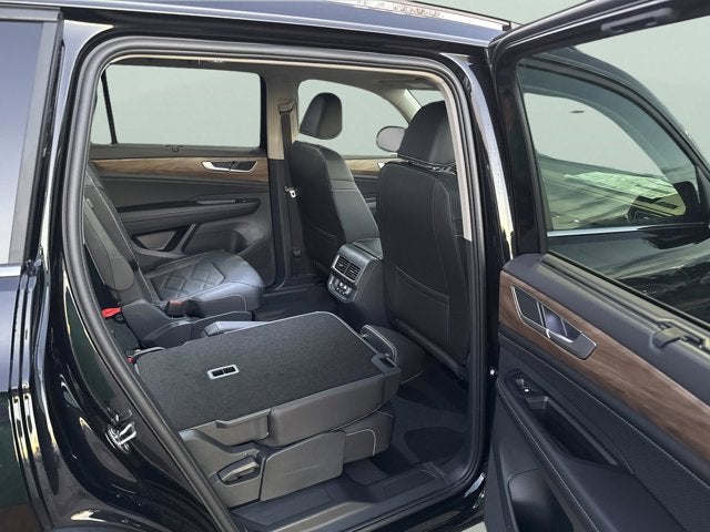 2026 Volkswagen Atlas 2.0T SE w/Technology with Captain's Chairs and Panoramic Sunroof Package