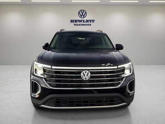 2026 Volkswagen Atlas 2.0T SE w/Technology with Captain's Chairs and Panoramic Sunroof Package