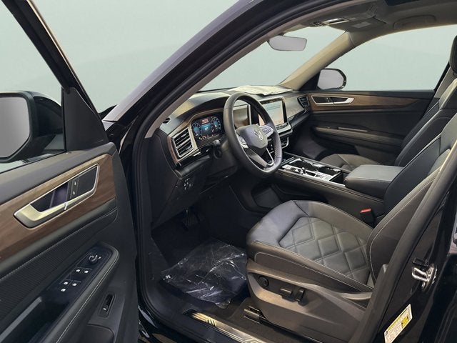 2026 Volkswagen Atlas 2.0T SE w/Technology with Captain's Chairs and Panoramic Sunroof Package