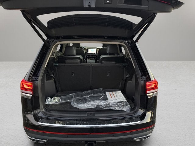 2026 Volkswagen Atlas 2.0T SE w/Technology with Captain's Chairs and Panoramic Sunroof Package