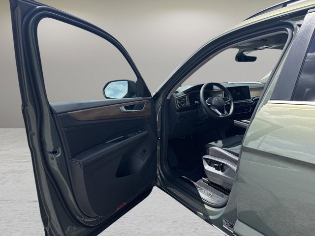 2026 Volkswagen Atlas 2.0T SE w/Technology and Panoramic Sunroof Package