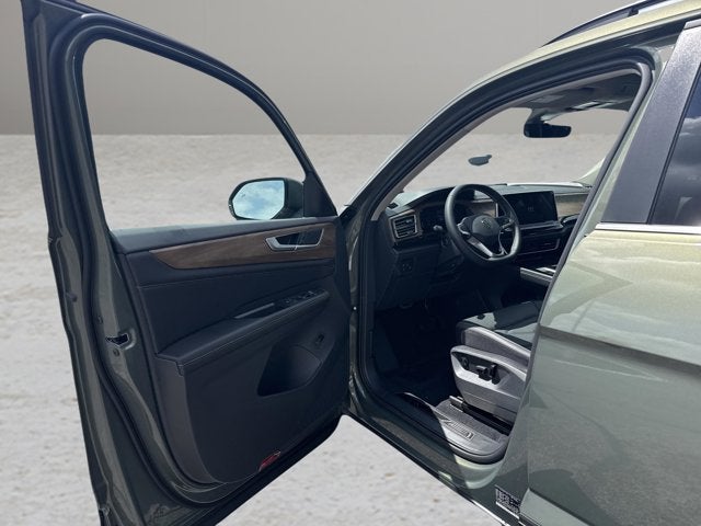 2026 Volkswagen Atlas 2.0T SE w/Technology and Panoramic Sunroof Package