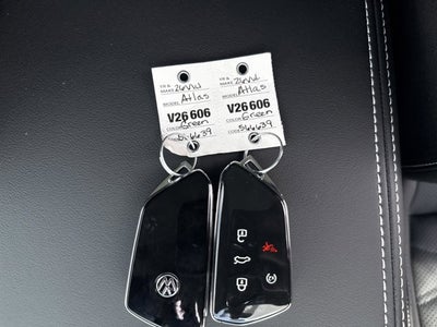 2026 Volkswagen Atlas 2.0T SE w/Technology and Panoramic Sunroof Package