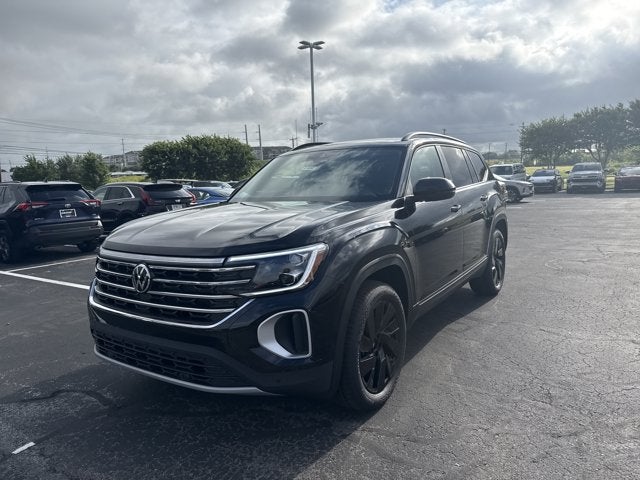 2026 Volkswagen Atlas 2.0T SE w/Technology with Captain's Chairs and Panoramic Sunroof Package