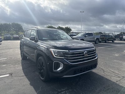 2026 Volkswagen Atlas 2.0T SE w/Technology with Captain's Chairs and Panoramic Sunroof Package
