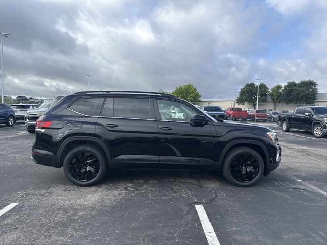 2026 Volkswagen Atlas 2.0T SE w/Technology with Captain's Chairs and Panoramic Sunroof Package