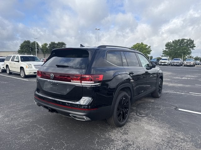 2026 Volkswagen Atlas 2.0T SE w/Technology with Captain's Chairs and Panoramic Sunroof Package