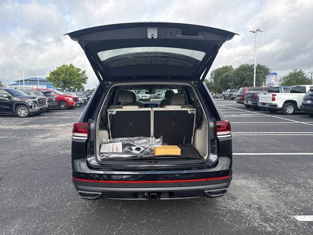 2026 Volkswagen Atlas 2.0T SE w/Technology with Captain's Chairs and Panoramic Sunroof Package