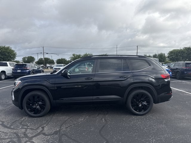 2026 Volkswagen Atlas 2.0T SE w/Technology with Captain's Chairs and Panoramic Sunroof Package