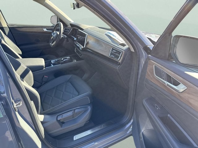 2026 Volkswagen Atlas 2.0T SE w/Technology with Captain's Chairs and Panoramic Sunroof Package