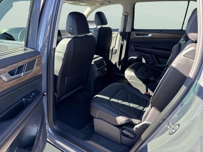 2026 Volkswagen Atlas 2.0T SE w/Technology with Captain's Chairs and Panoramic Sunroof Package