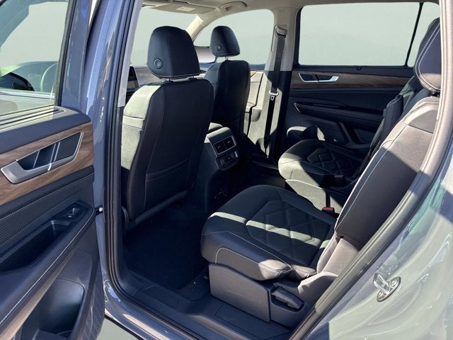 2026 Volkswagen Atlas 2.0T SE w/Technology with Captain's Chairs and Panoramic Sunroof Package