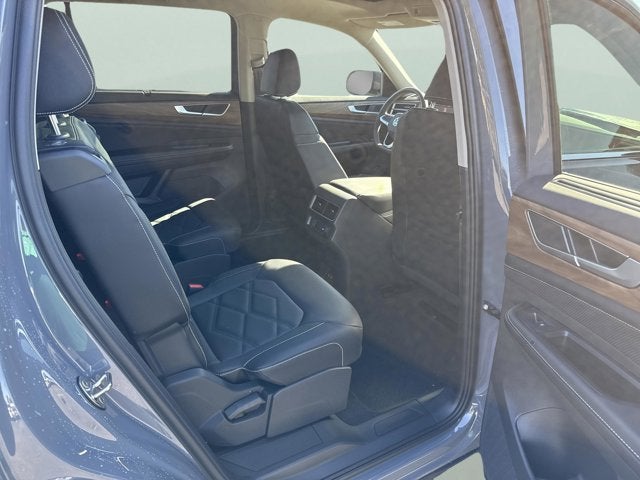 2026 Volkswagen Atlas 2.0T SE w/Technology with Captain's Chairs and Panoramic Sunroof Package
