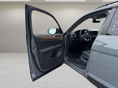 2026 Volkswagen Atlas 2.0T SE w/Technology and Panoramic Sunroof Package