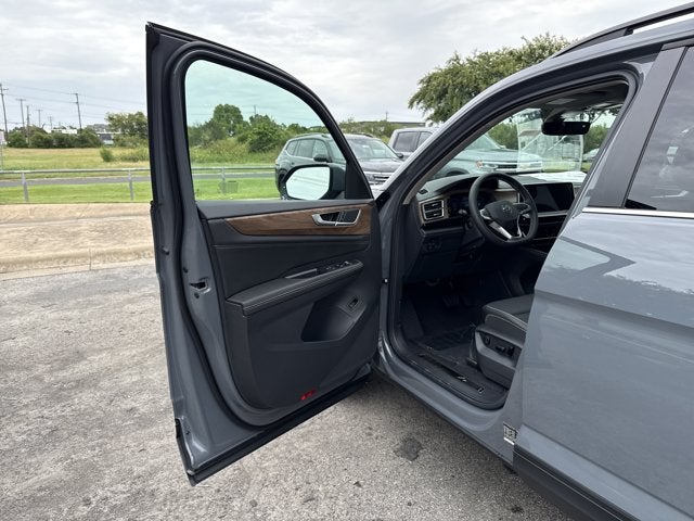 2026 Volkswagen Atlas 2.0T SE w/Technology and Panoramic Sunroof Package