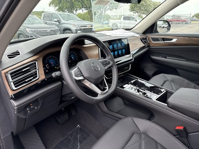 2026 Volkswagen Atlas 2.0T SE w/Technology and Panoramic Sunroof Package