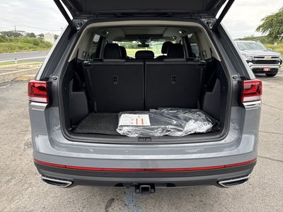 2026 Volkswagen Atlas 2.0T SE w/Technology and Panoramic Sunroof Package