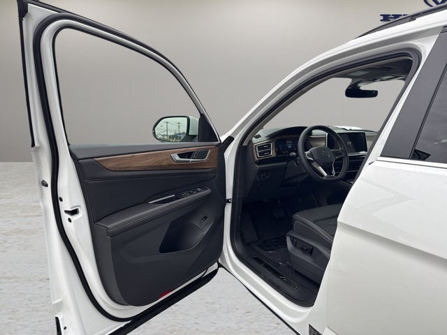 2026 Volkswagen Atlas 2.0T SE w/Technology and Panoramic Sunroof Package