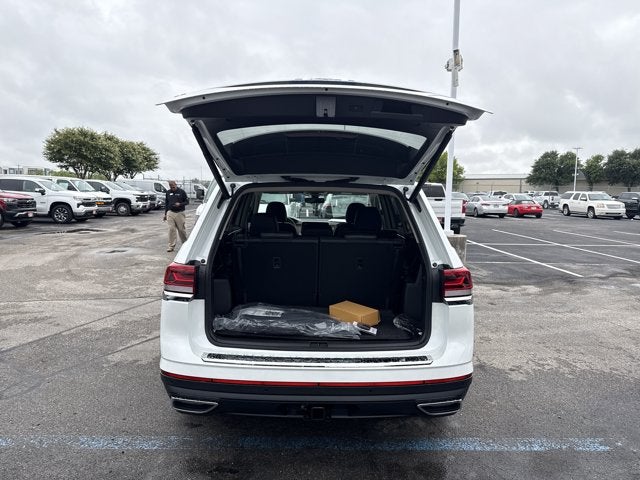 2026 Volkswagen Atlas 2.0T SE w/Technology and Panoramic Sunroof Package