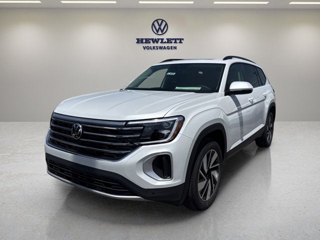 2026 Volkswagen Atlas 2.0T SE w/Technology and Panoramic Sunroof Package