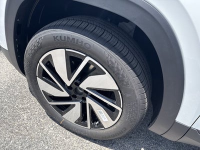 2026 Volkswagen Atlas 2.0T SE w/Technology and Panoramic Sunroof Package