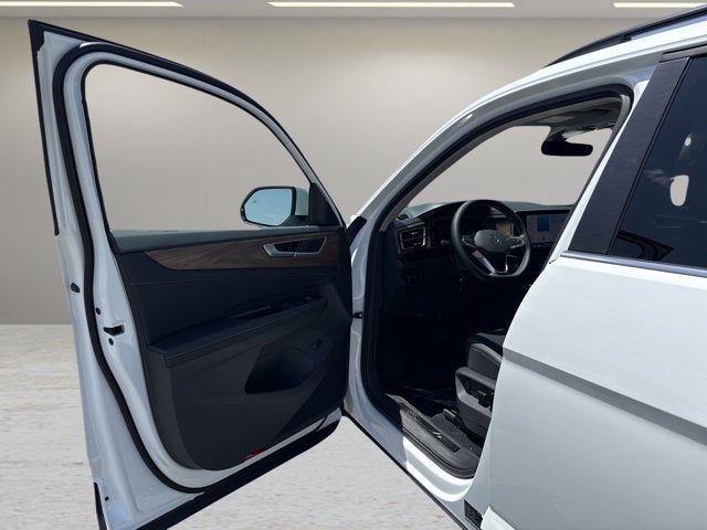 2026 Volkswagen Atlas 2.0T SE w/Technology and Panoramic Sunroof Package