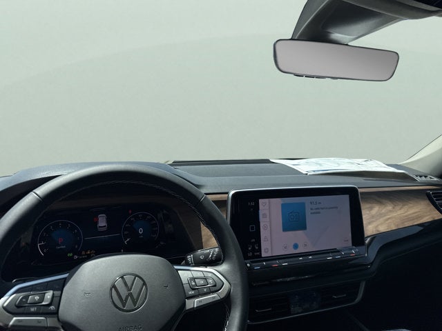 2026 Volkswagen Atlas 2.0T SE w/Technology and Panoramic Sunroof Package