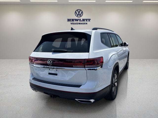 2026 Volkswagen Atlas 2.0T SE w/Technology and Panoramic Sunroof Package