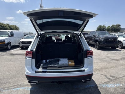 2026 Volkswagen Atlas 2.0T SE w/Technology and Panoramic Sunroof Package