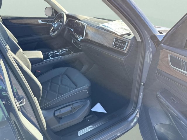 2026 Volkswagen Atlas 2.0T SE w/Technology and Panoramic Sunroof Package